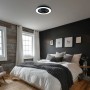 Schwarze LED-Deckenleuchte Mazzaro mit Ventilator (Ø 48,5 cm) im Schlafzimmer.