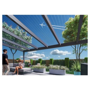 Transparente T&J Stegplatte Vertica als Terrassendach mit No Drip Beschichtung.