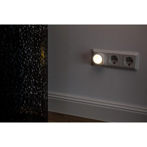 Müller-Licht LED-Nachtlicht Luna Weiß in Steckdose, warmweißes Licht.