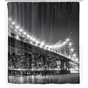 Wenko Duschvorhang Brooklyn Bridge mit LED, Polyester, Schwarz-Weiß-Fotodruck der beleuchteten Brücke bei Nacht.