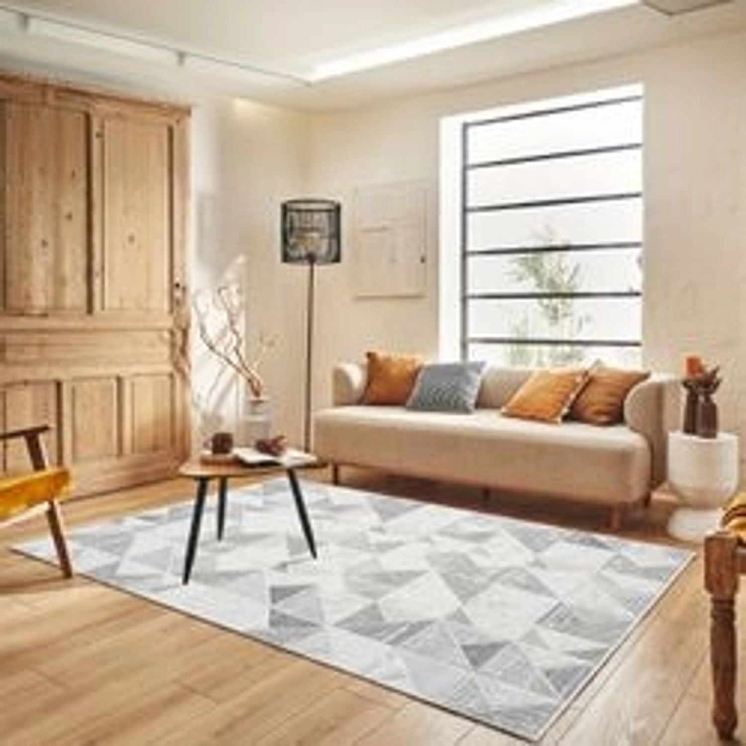 Grauer payé Teppich Royal 231 (160x230 cm) mit modernem, geometrischem Muster in Wohnraum.