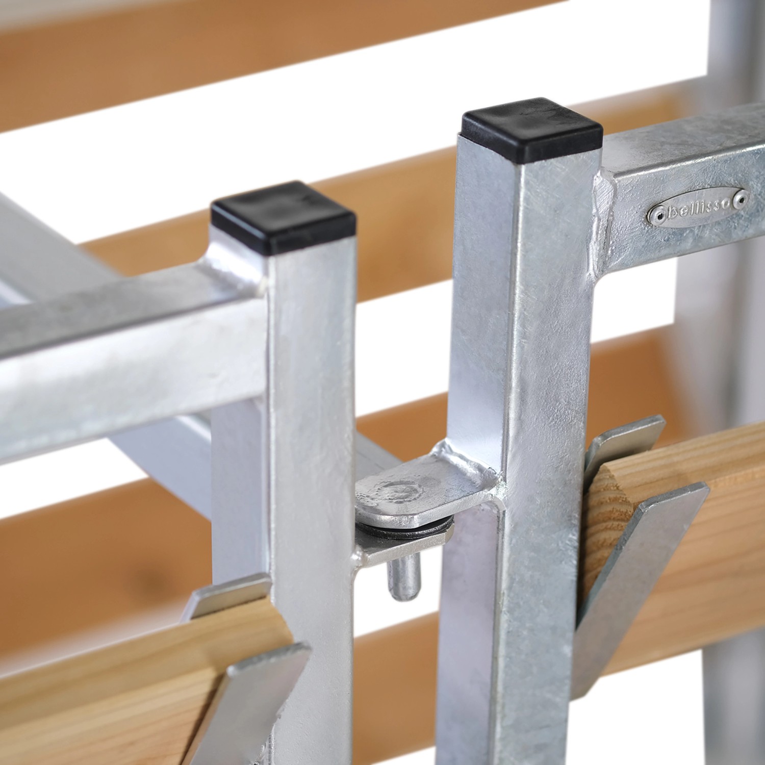 Detailaufnahme Bellissa Komposter Erweiterungsset aus Holz und Metall.