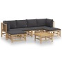 7-tlg. Garten Lounge Set aus Bambus mit dunkelgrauen Kissen.