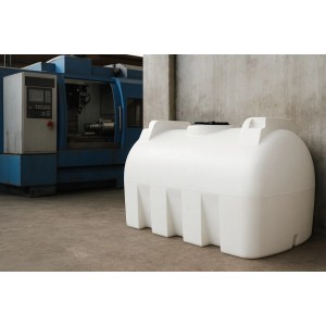 Weißer horizontaler KMND 2000L Trinkwasser Wassertank aus PE. Robust, UV-beständig für Garten & Haushalt.