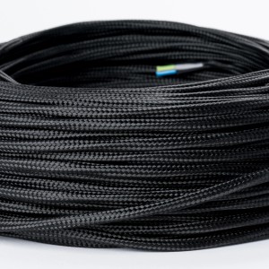 Schwarzes, dünnes Orion Lightstyle Textilkabel (Meterware) mit drei Adern und Stoffummantelung.