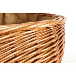 Detailansicht: Ovaler Kaminholzkorb aus Weide mit Jutefutter von Kobolo.