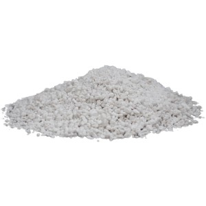 Knauf Perlite Perligran Premium, ein Haufen des weißen vulkanischen Gesteins.