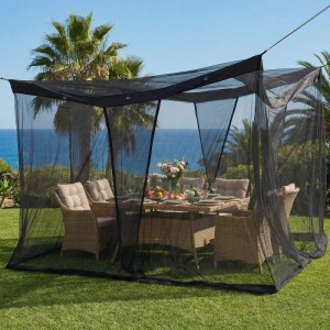 Schwarzes Moskitonetz-Pavillon für Garten & Outdoor. Schützt Sitzbereiche vor Insekten. Mit Esstisch & Stühlen.