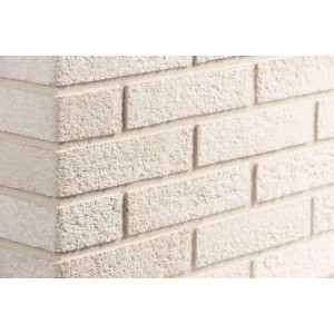 Detailaufnahme von weißen Elabrick Eckverblendern Bristol (210/100x50 mm) an einer Ecke.