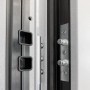 Detailaufnahme der 5-Punkt-Verriegelung einer weißen Splendoor Thermospace Haustür Berlin Prime.