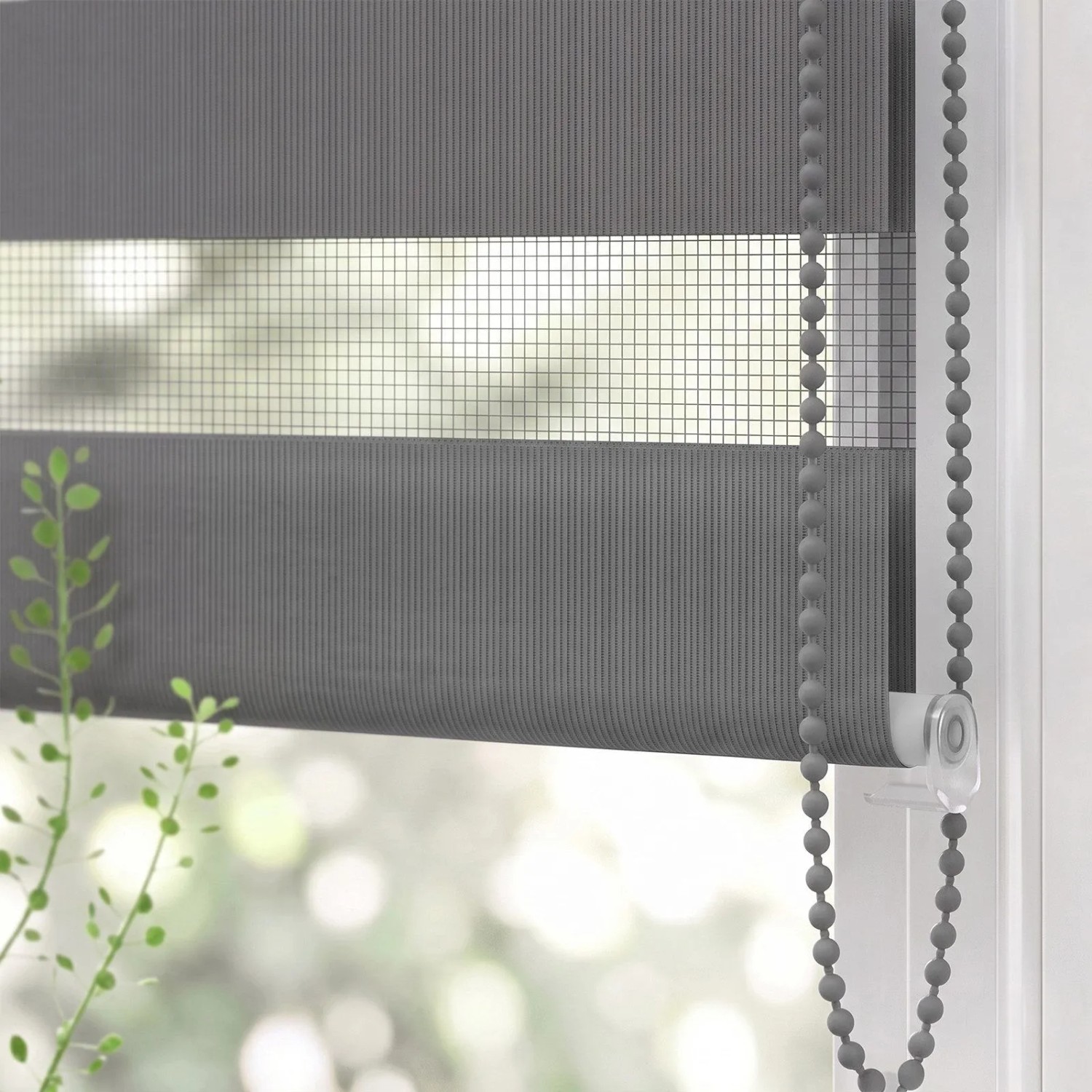 Graues SALCAR Doppelrollo Duo Rollo für Fenster. Regulierbarer Sichtschutz durch transparente und blickdichte Streifen, mit Seitenzug.