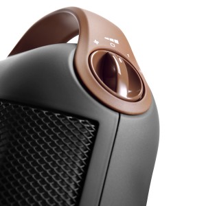 Detailansicht des DeLonghi Keramikheizers HFX30C18.AG mit Drehregler und Tragegriff.