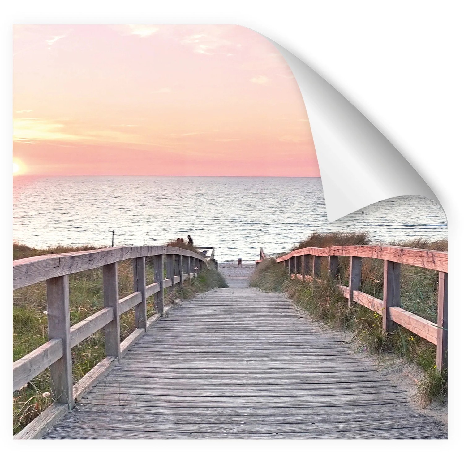 Myspotti Küchenrückwandfolie Ostseestrand mit Holzsteg zum Meer bei Sonnenuntergang.