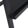 Schwarze Holz-Werbetafel, Detailansicht des integrierten Kreide-Ablagefachs. Klappbare Staffelei.