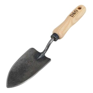 D&O Blumenkelle mit Holzgriff aus Eschenholz und scharf geschliffenem Borstahl.