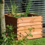 Quadratischer Dobar Gartenteich Alea aus Kiefernholz mit Teichfolie und Bepflanzung.