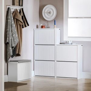 Weißer SoBuy Schuhkipper FSR165-H-W mit 3 Klappen als Schuhkommode im Flur.