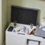 SoBuy Schuhbank FSR96-W mit Stauraum, weiß, Sitzkissen geöffnet, Innenraum mit Gegenständen.