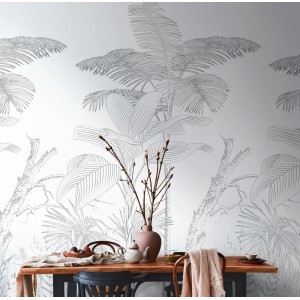 Livingwalls Fototapete mit tropischen Blättern in Schwarz-Weiß hinter einem Esstisch.