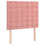Rosa Boxspringbett Kopfteil mit Samtbezug und Knopfheftung.