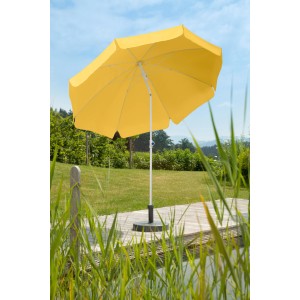 Goldgelber Schneider Balkonschirm Ibiza Ø 240 cm mit Knickfunktion auf Terrasse.