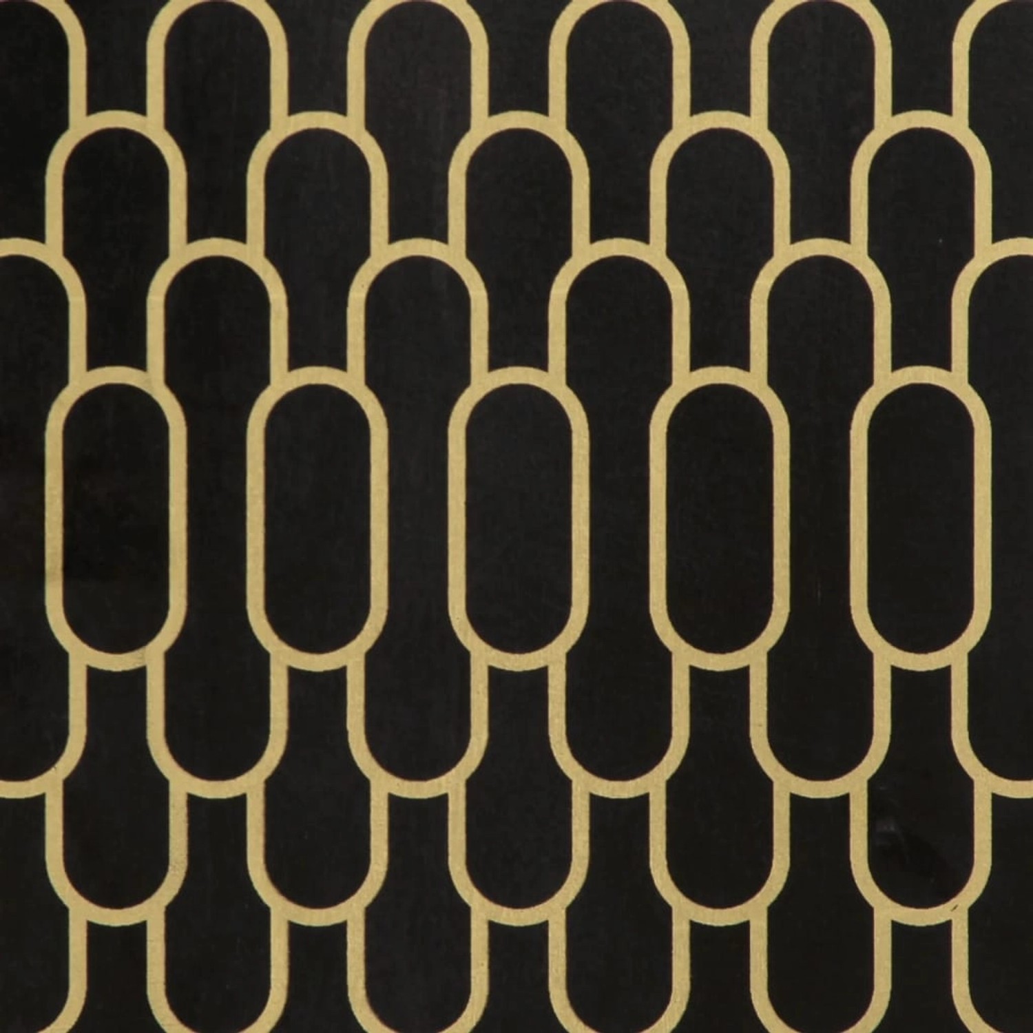 Detailansicht: Schwarzer Nachttisch aus Mangoholz mit goldfarbenem Muster.