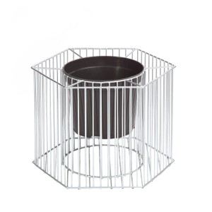 Wilk Gabionen-Pflanzgefäß Montana M, feuerverzinkt, mit schwarzem Pflanztopf.