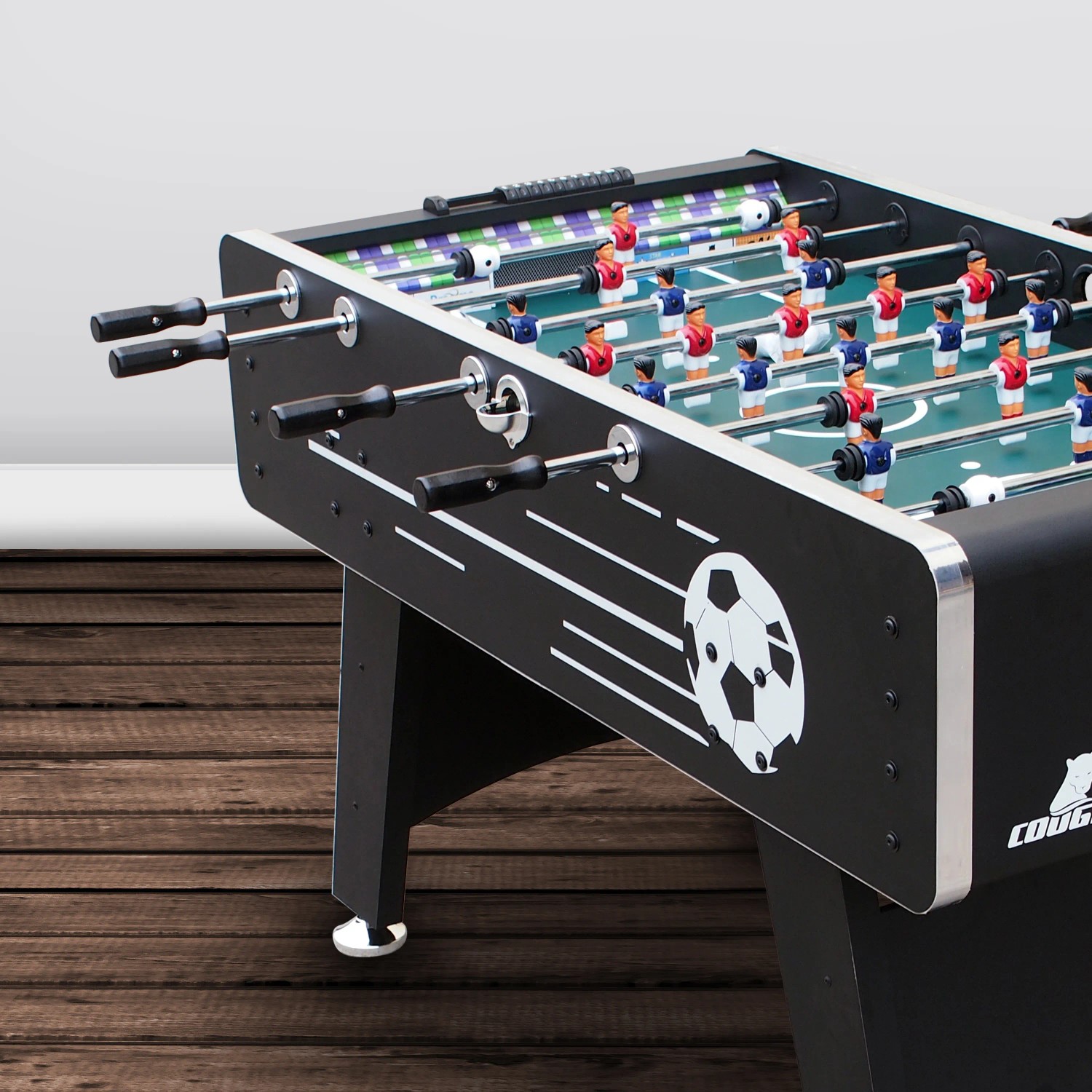 Schwarzer Cougar Arena TS Fußballtisch mit Spielfiguren und Ball. Ideal für Spiel & Spaß.