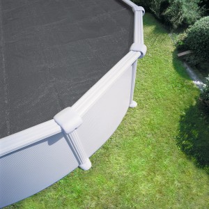 Summer Fun Premium Solarplane Ø 355 cm auf Rundpool im Garten.