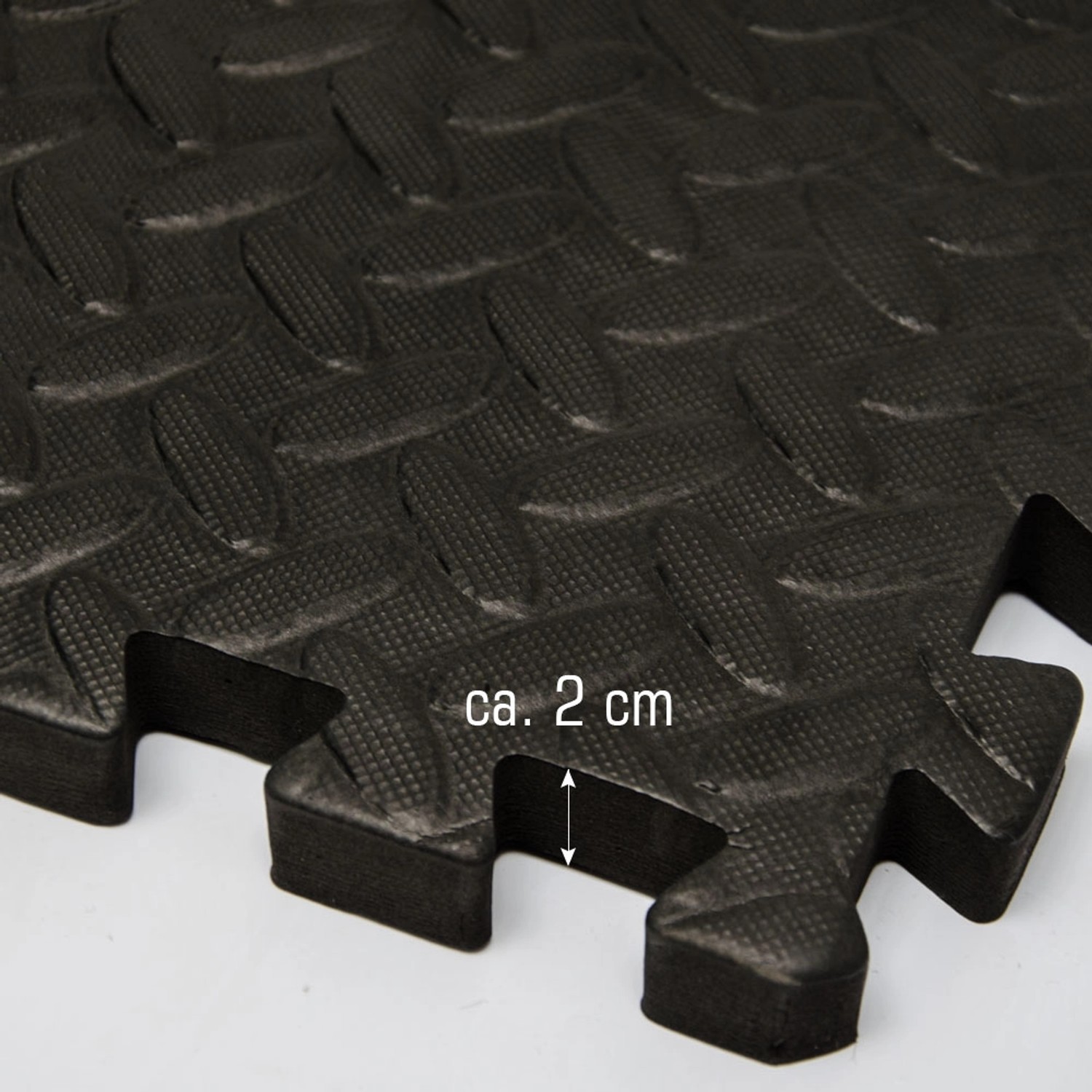 Schwarze eyepower Bodenschutzmatten, 4er Set, 63x63x2 cm, wasserdicht und rutschfest.