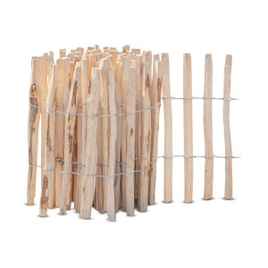 Stiltreu Staketenzaun aus Haselnuss, 500x50 cm, Lattenabstand 3-5 cm, naturbelassener Holzzaun.