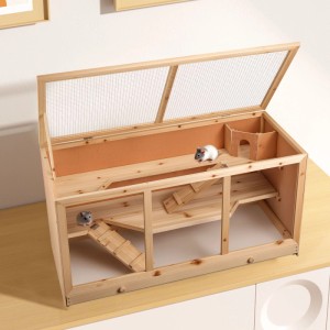 Großer Nagerkäfig aus Holz mit Acrylglasfront, 3 Etagen, Rampen und offenem Drahtgitterdeckel. Zwei Hamster im Kleintierhaus.