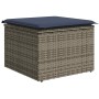 Grauer vidaXL Gartenmöbel-Fußhocker aus Rattan mit blauem Kissen, Teil einer Sofagarnitur.