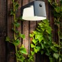 Moderne Lutec Solar-LED-Wandleuchte Moon in Anthrazit. Ideal für die Außenbeleuchtung.