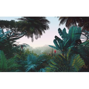 Komar Vliesfototapete Jungle Morning: Dichter Dschungel mit üppigen, grünen Pflanzen und Palmen im Morgenlicht.