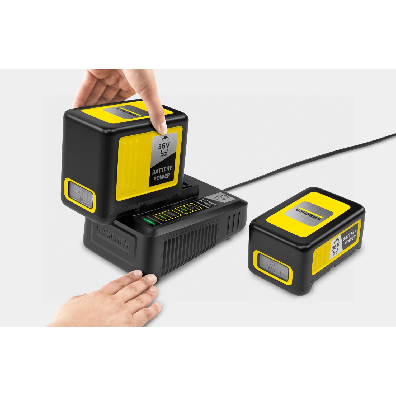 Kärcher Schnellladegerät Battery Power 36 V mit Akku in Ladestation und separatem Akku.