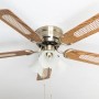 Flacher Deckenventilator Pepeo Kisa Deluxe mit Eiche/Walnuss Flügeln und Beleuchtung in Messing Antik Optik.