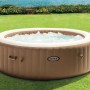 Intex PureSpa Bubble Massage Set für 8 Personen, aufblasbarer Whirlpool im Garten mit Wasser.