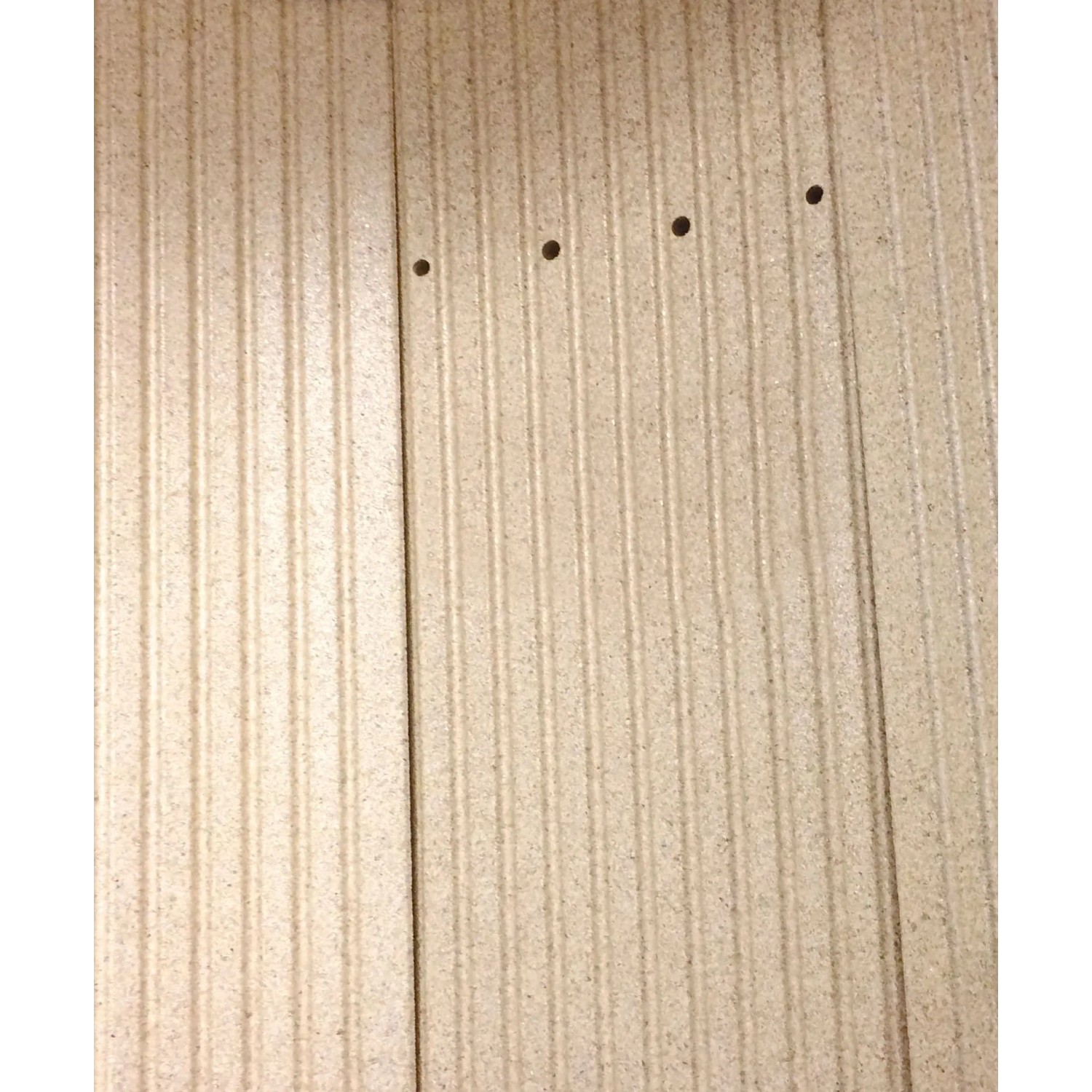 Detailaufnahme der Stahlverkleidung des Justus Tova W+ Kaminofens in Schwarz.