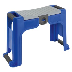 Blauer LUX Gartenhocker mit grauem Kniekissen und Griffen. Praktischer Gartenhelfer für bodennahe Arbeiten.