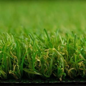 Nahaufnahme: Grüner Karat Kunstrasen Marbella, 26mm hoch, UV-beständig. Ideal für Garten, Balkon und Terrasse.