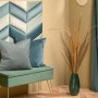 Mintfarbenes Wandkissen Diamant rechts, 30x15cm, Samt, als Deko-Paneel an einer Wand.