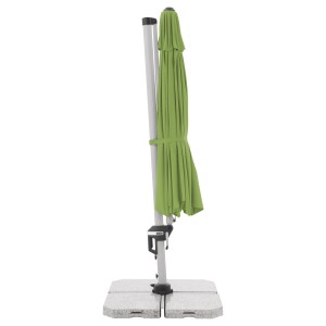 Geschlossener, grüner Doppler Ampelschirm Active Ø 372 cm mit Dreh- und Neigungsfunktion.