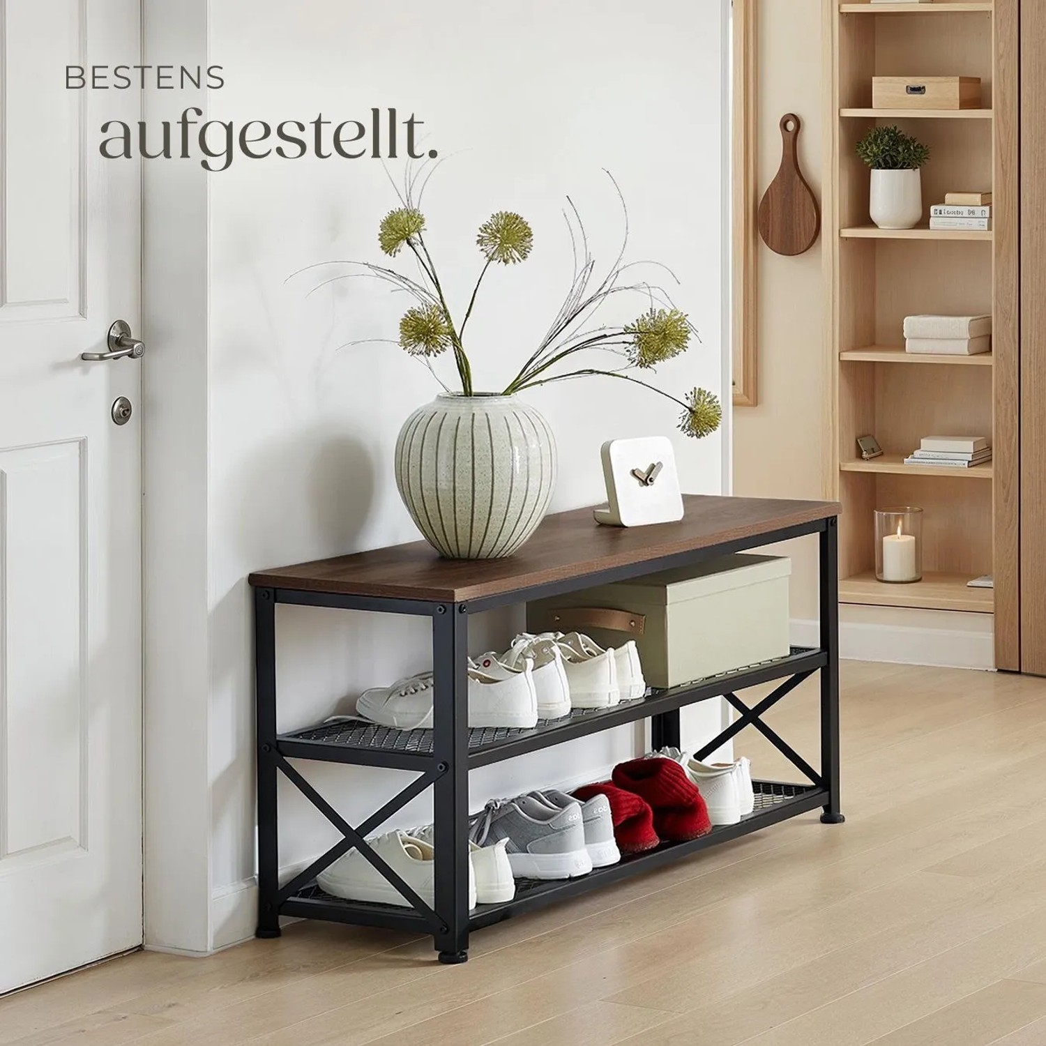 Tectake Schuhregal Blackpool im Industrial Style: Dunkles Holz, schwarzes Stahlgestell, zwei Gitterablagen, Schuhe im Flur.
