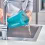 Befüllen des Frischwassertanks des Leifheit Akku-Saugwischers Regulus Aqua PowerVac.