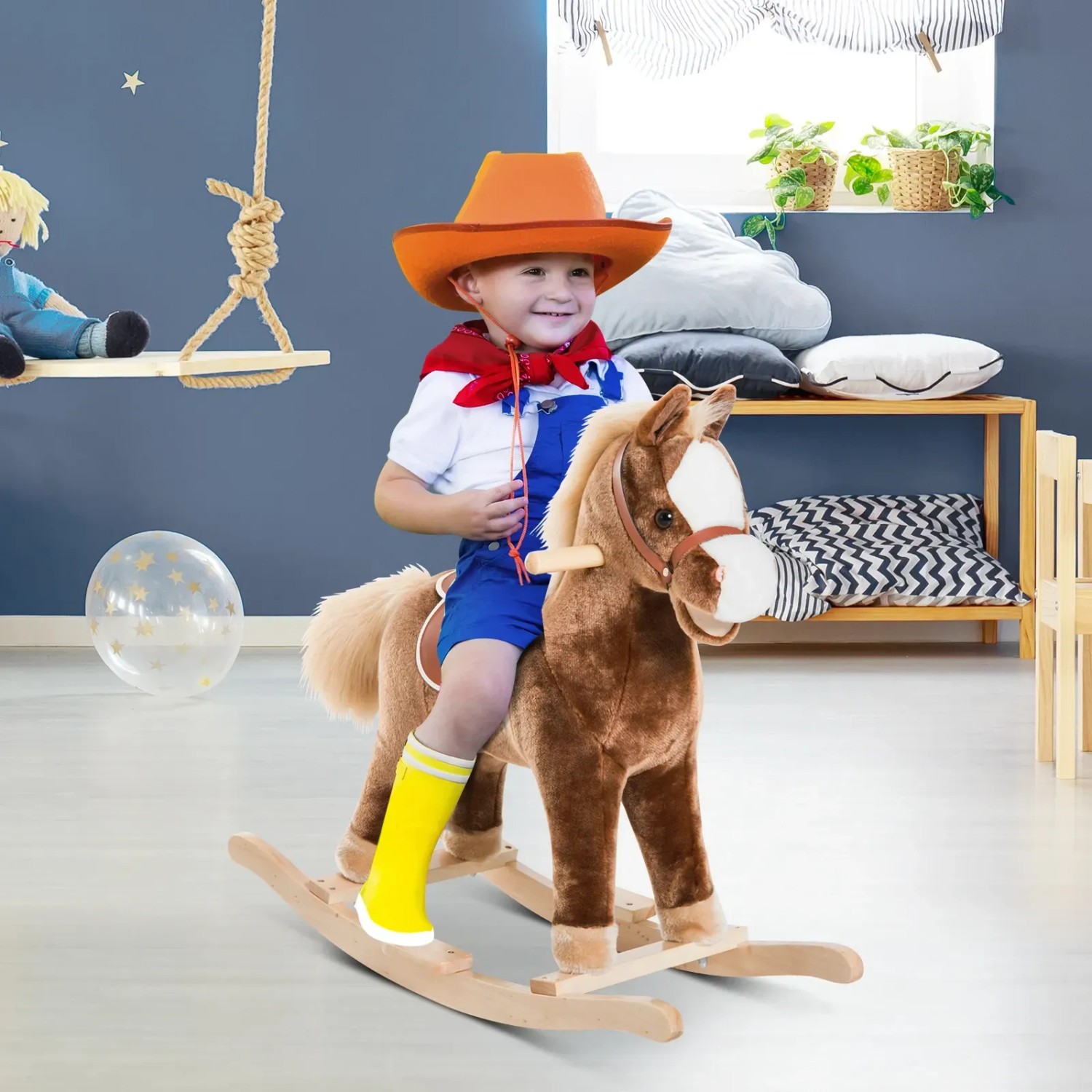 Kind auf HOMCOM Schaukelpferd Plüschtier. Klassisches Schaukeltier für Kinder.