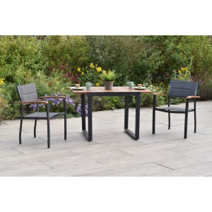 Merxx Paxos Gartenmöbel-Set: Ausziehbarer Tisch & 2 Stapelsessel mit Akazienholz-Armlehnen.