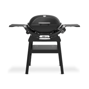 Schwarzer Weber Gasgrill Q2200N mit Stand, Alugussdeckel und Seitentischen.