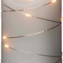 Weiße Konstsmide LED Echtwachskerze mit 3D-Flamme, Timer und silberfarbenem Draht mit 13 LED-Tropfen.