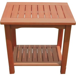 Rechteckiger Garden Pleasure Gartentisch Santacruz aus Holz, naturfarben, mit Ablage.